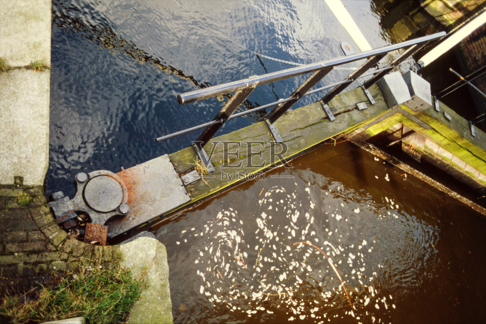 排干阿姆斯特丹森林的宏伟博斯班水闸和双博斯班提桥,1993年2月22日,阿姆斯特丹照片摄影图片