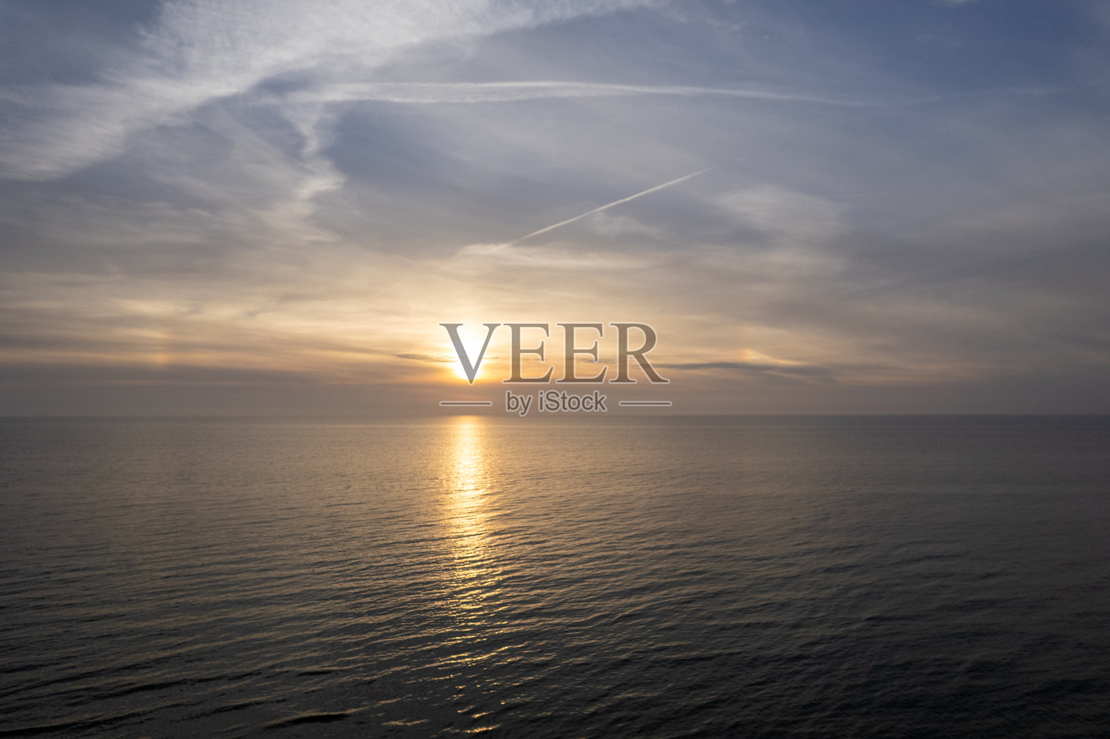 波罗的海海滩日落的无人机拍摄照片摄影图片