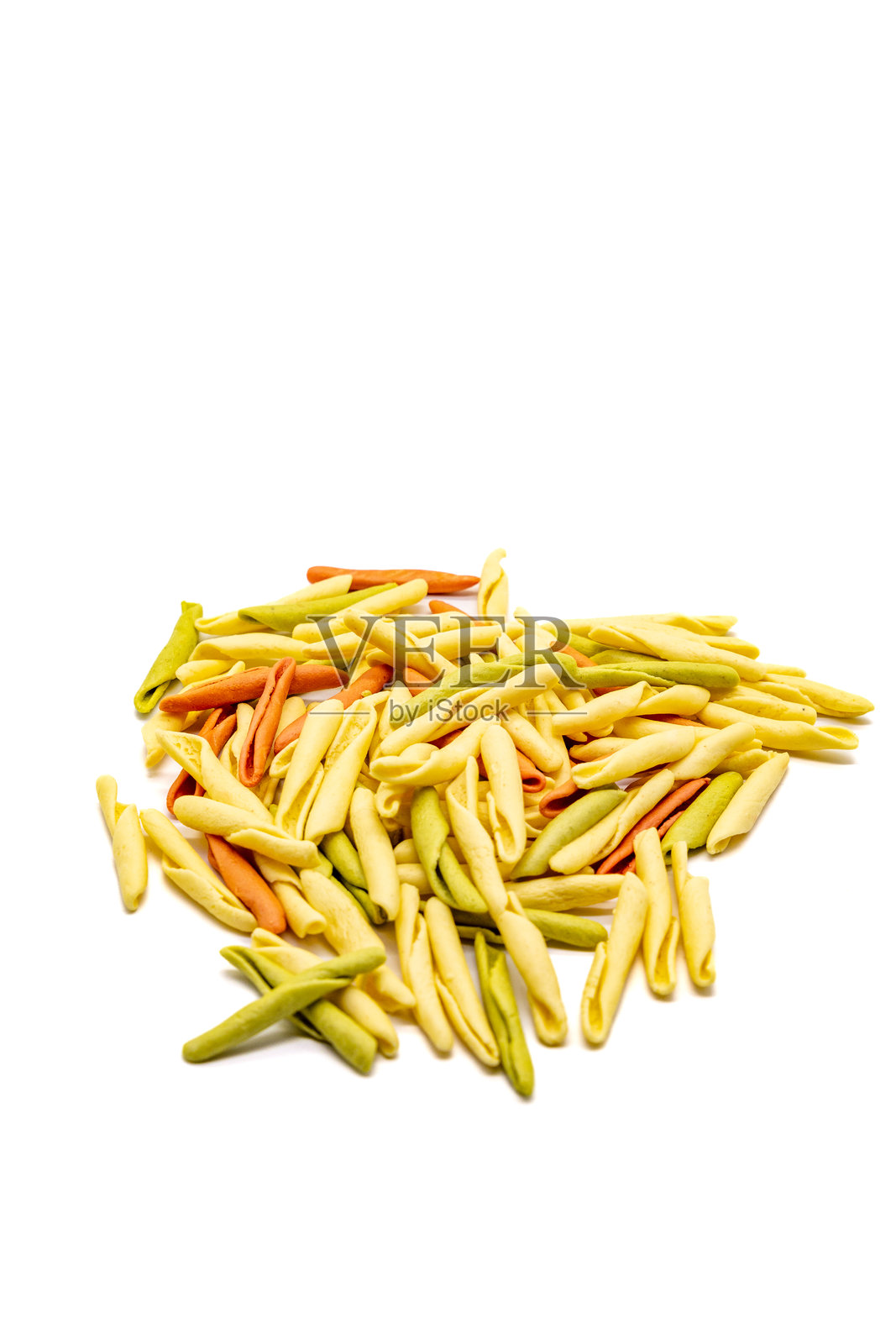 彩色生意大利面在白色背景上照片摄影图片