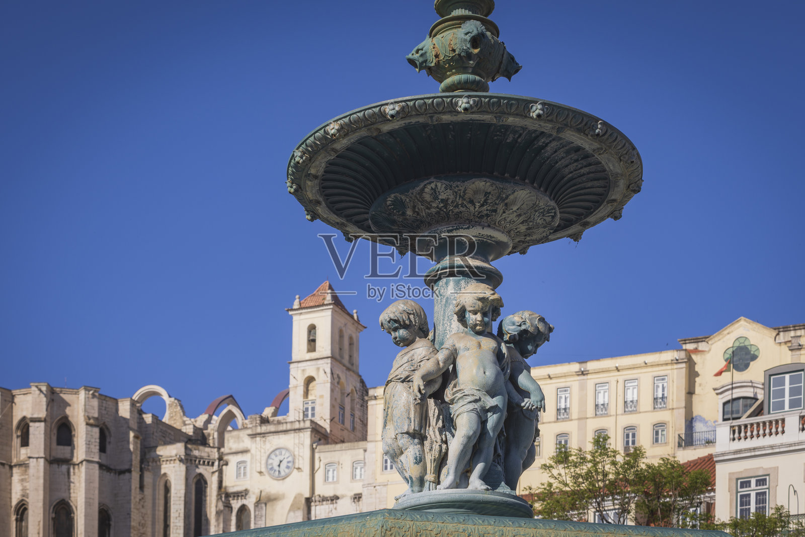 里斯本罗西奥广场两座纪念性图尔尼喷泉之一的细节照片摄影图片