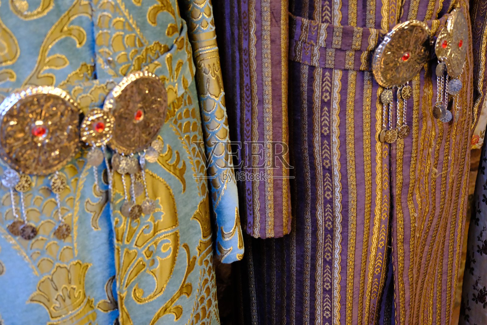 传统土耳其女性服装,婚礼前夕的亨娜夜绑定礼服照片摄影图片