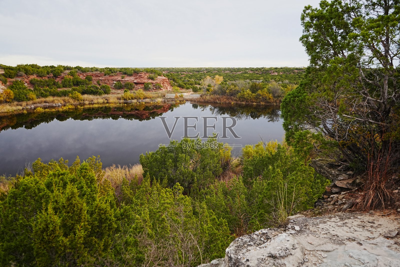 大湖和野餐区。德克萨斯州的铜断层州立公园拥有美丽的风景、地质、远足、露营和适合全家人的星空观赏。照片摄影图片