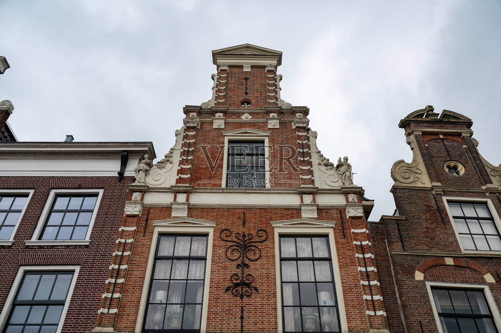 荷兰阿尔克马尔老城的房屋立面照片摄影图片