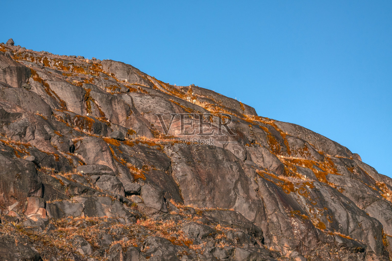 晨光下的崎岖棕色安第斯山脉景观,位于哥伦比亚咖啡轴的鲁伊斯火山附近照片摄影图片