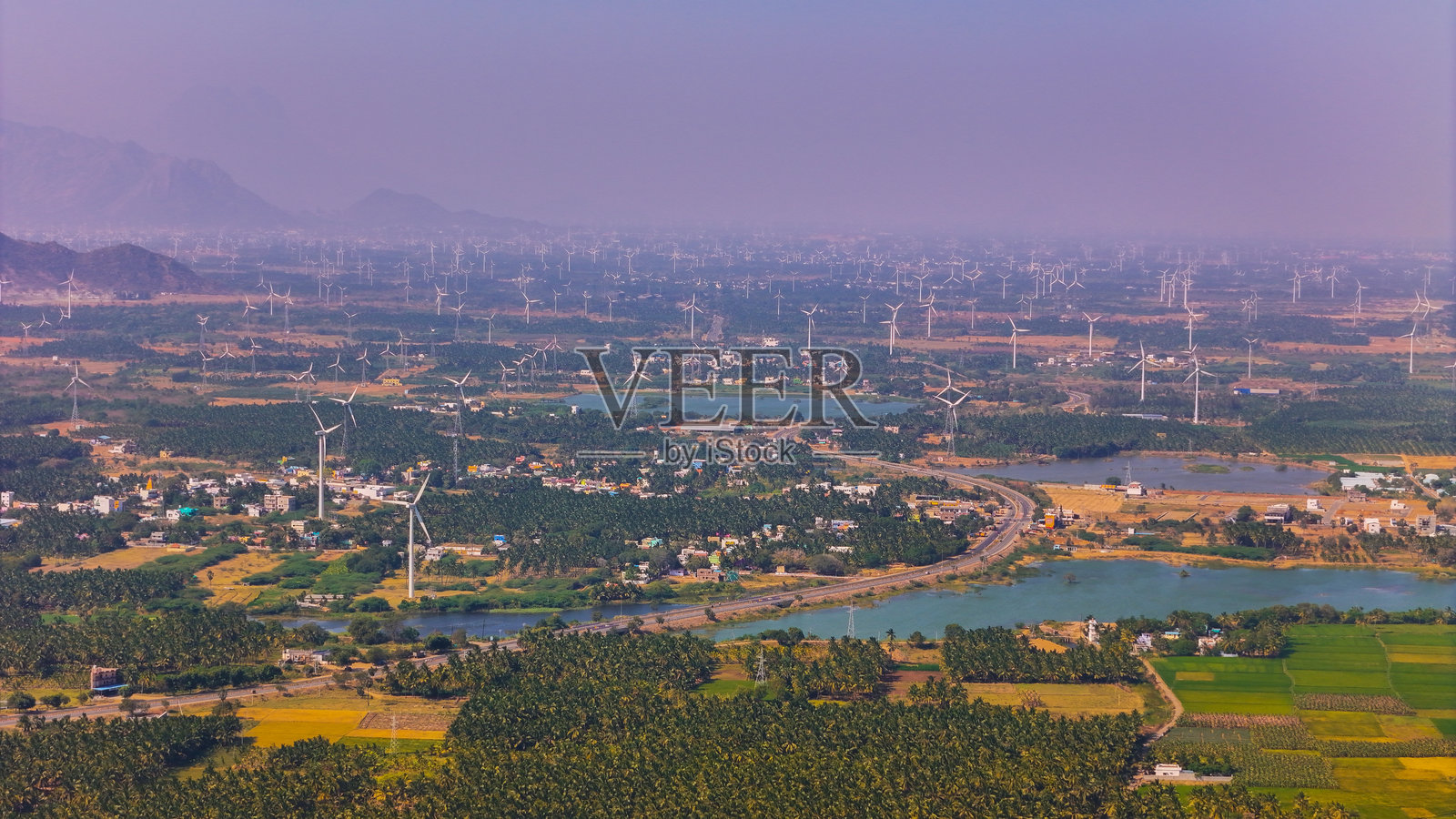 喀尼亚库马里广阔的风车田,位于印度南端照片摄影图片