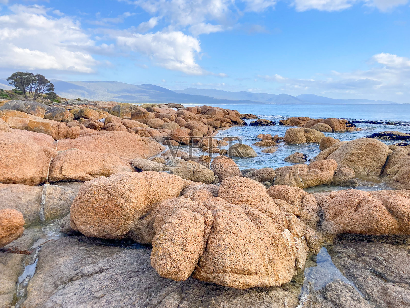 塔斯马尼亚比切诺附近的海边花岗岩巨石照片摄影图片