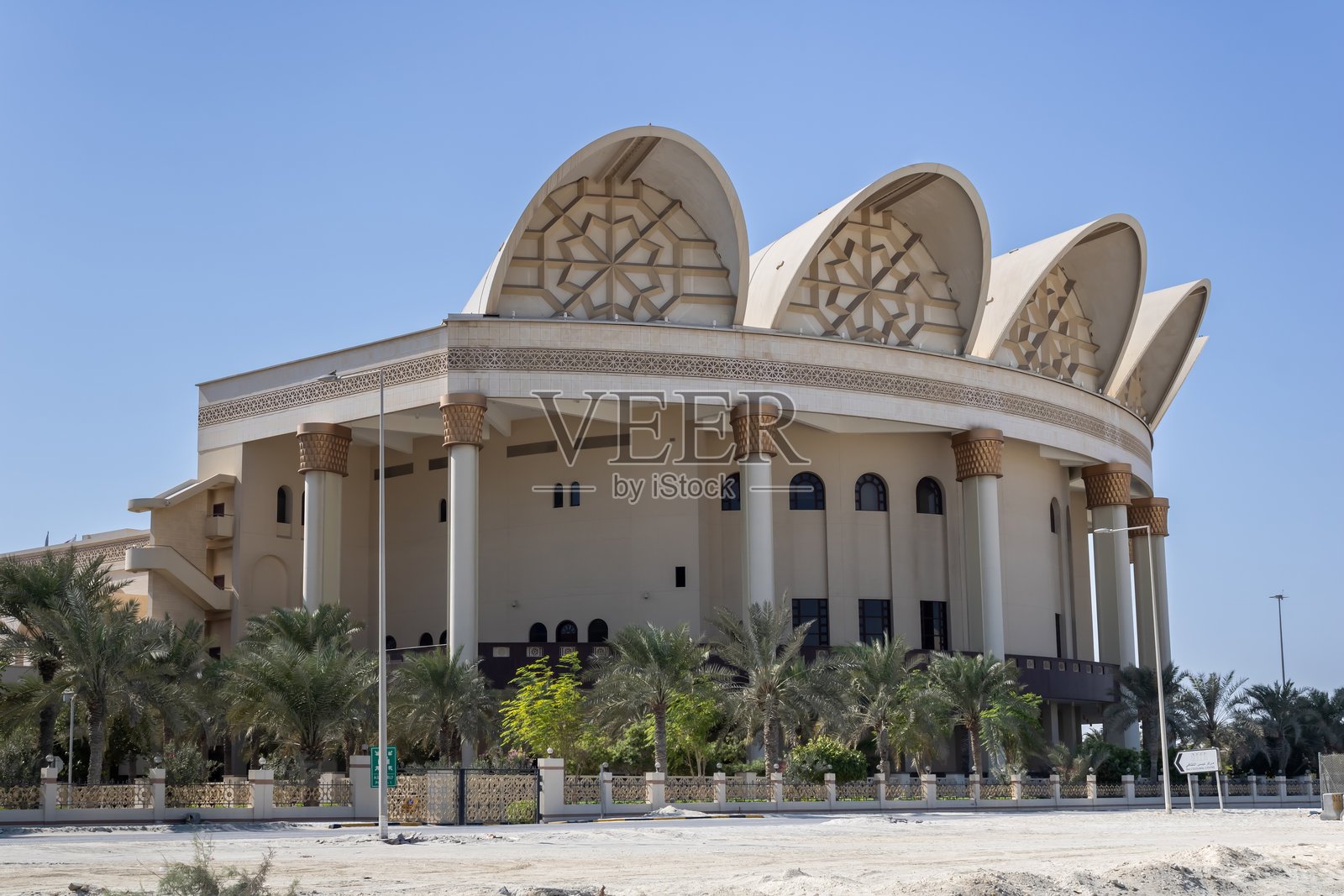 巴林麦纳麦阿尔法特区伊萨文化中心照片摄影图片
