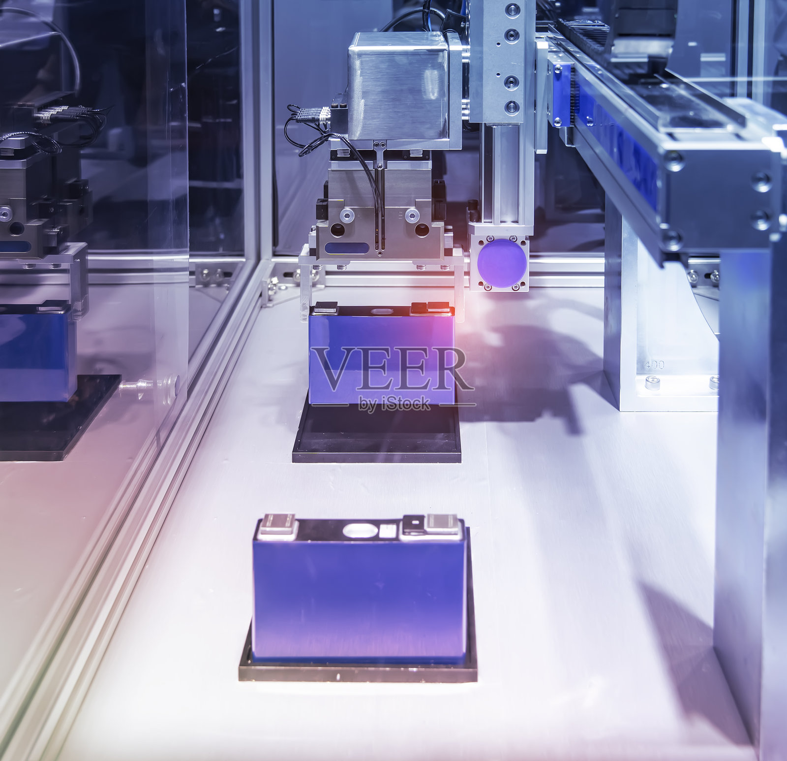 工业锂电池制造中的人工智能机器照片摄影图片