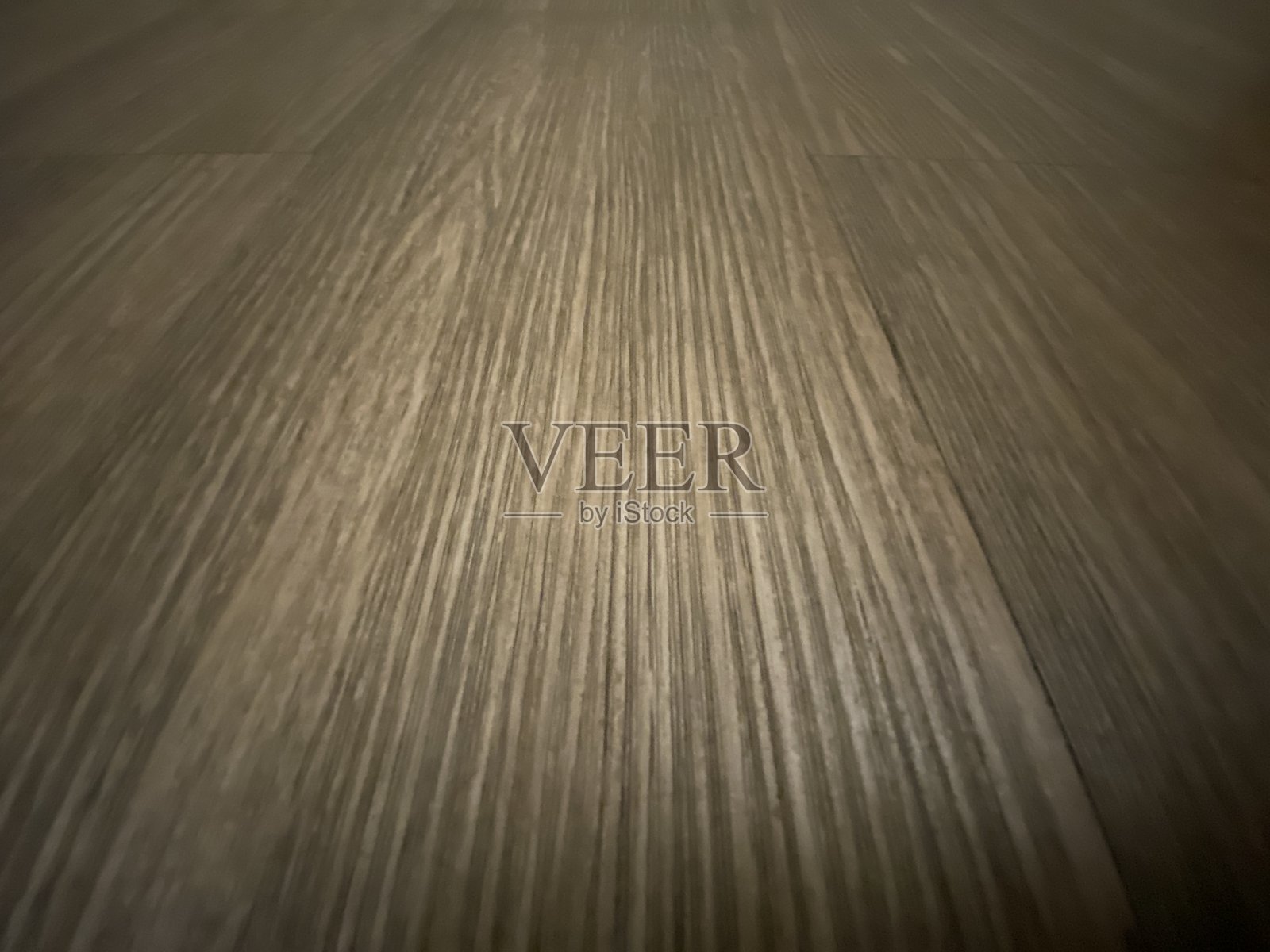 自然木材纹理,具有丰富的纹理图案、结疤和自然色调。非常适合用作背景、室内设计和乡村风格项目。理想用于为创意作品和建筑视觉增添温暖和自然魅力。照片摄影图片