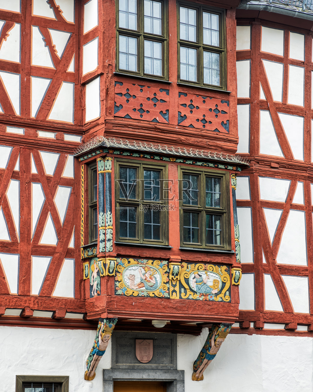 德国黑森州巴德坎贝格美丽的半木结构市政厅照片摄影图片