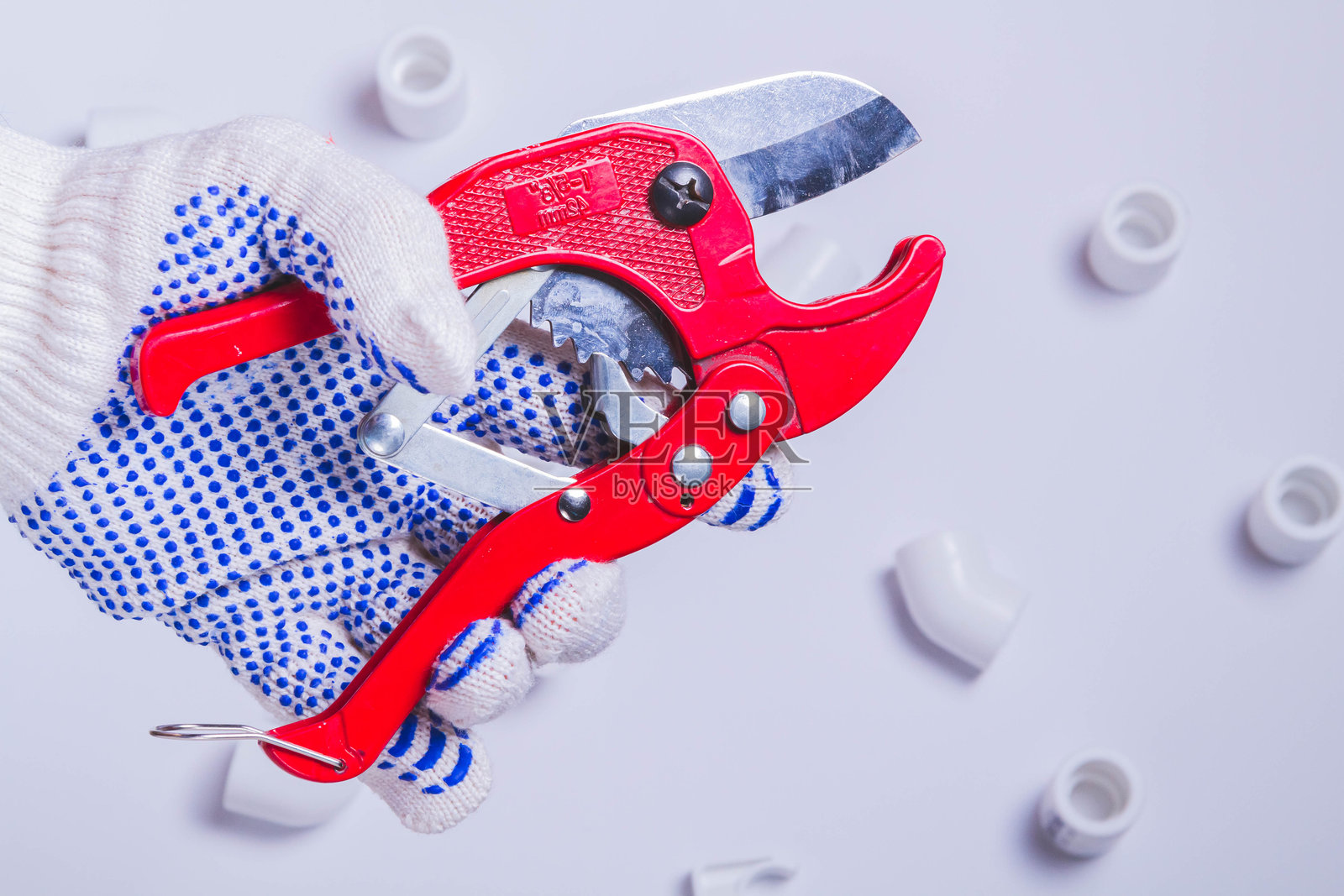 水管焊接工具。连接水管的管件和工具。照片摄影图片