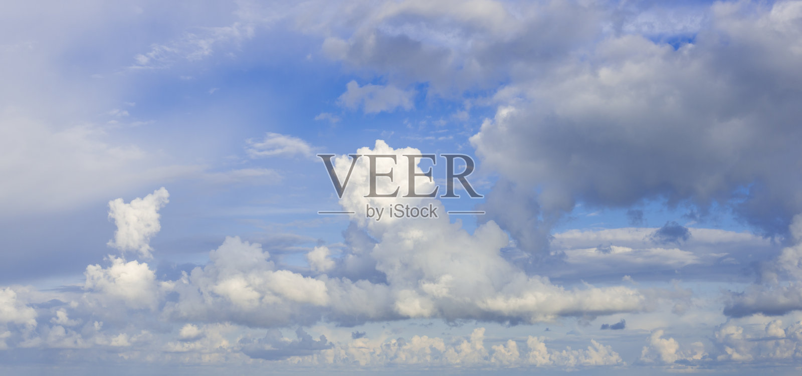 戏剧性的天空全景与暴风云照片摄影图片