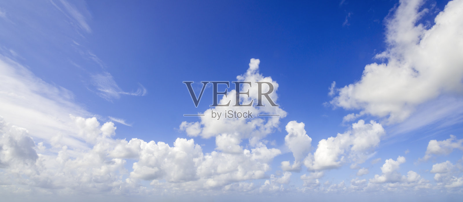 戏剧性的天空全景与暴风云照片摄影图片