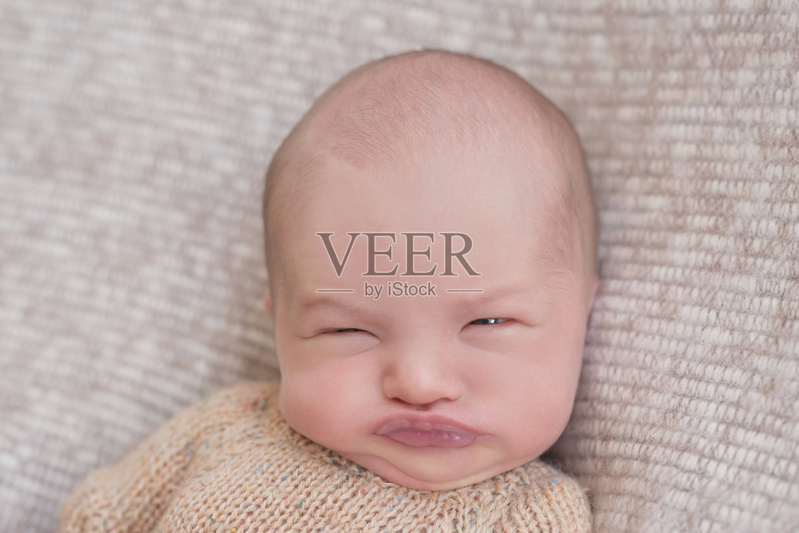 睡着的新生儿。健康与医疗概念。健康的孩子,医院和幸福母亲的概念。婴儿。快乐的怀孕与分娩。儿童主题。婴儿和儿童用品。照片摄影图片