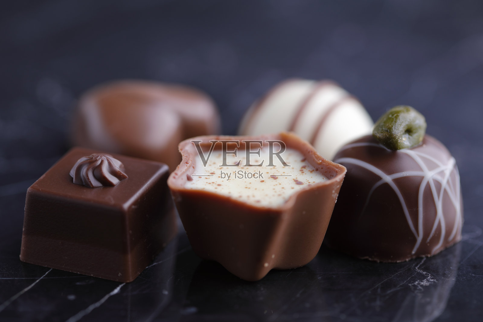 各种巧克力松露糖照片摄影图片