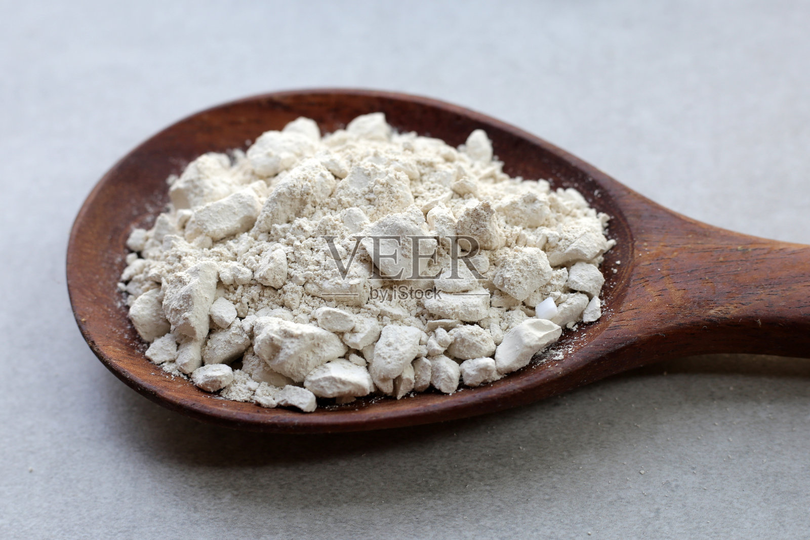 白色粘土填料,软质粉笔。泰国传统,宋干节照片摄影图片