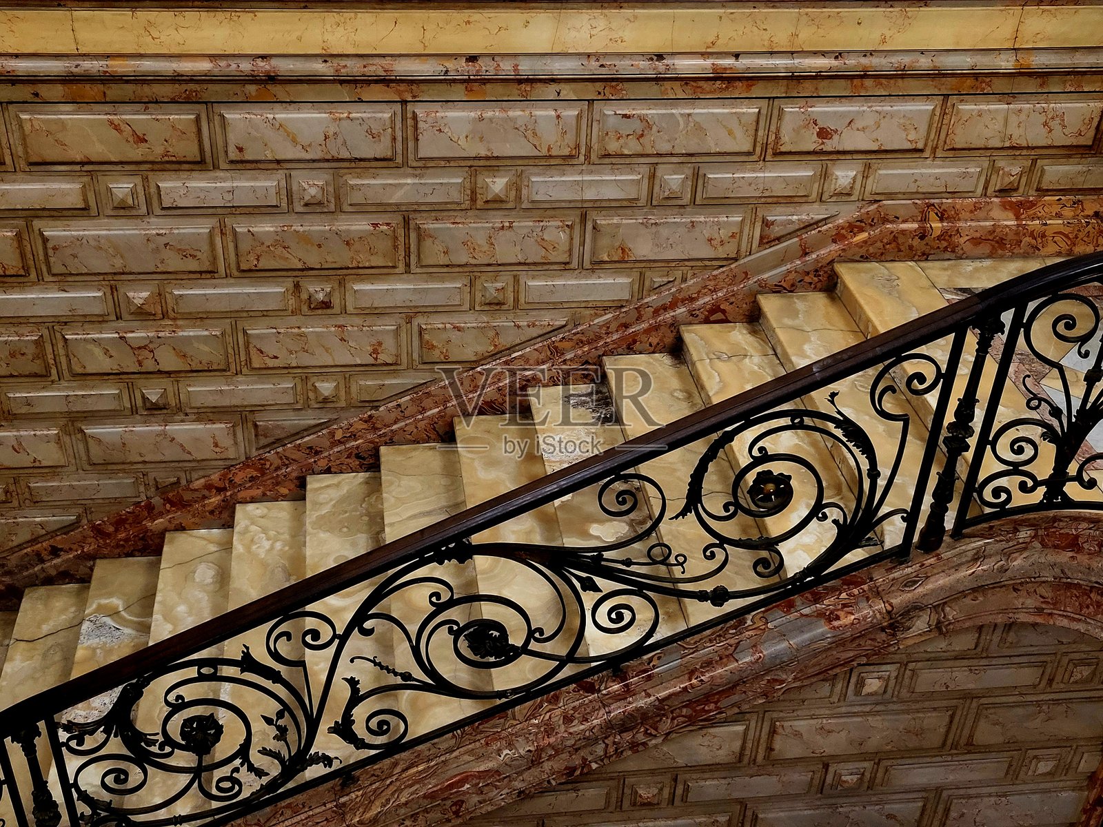 帕姆斯大厦的黑玛瑙和大理石楼梯(免费入场):佩皮尼昂,东比利牛斯照片摄影图片