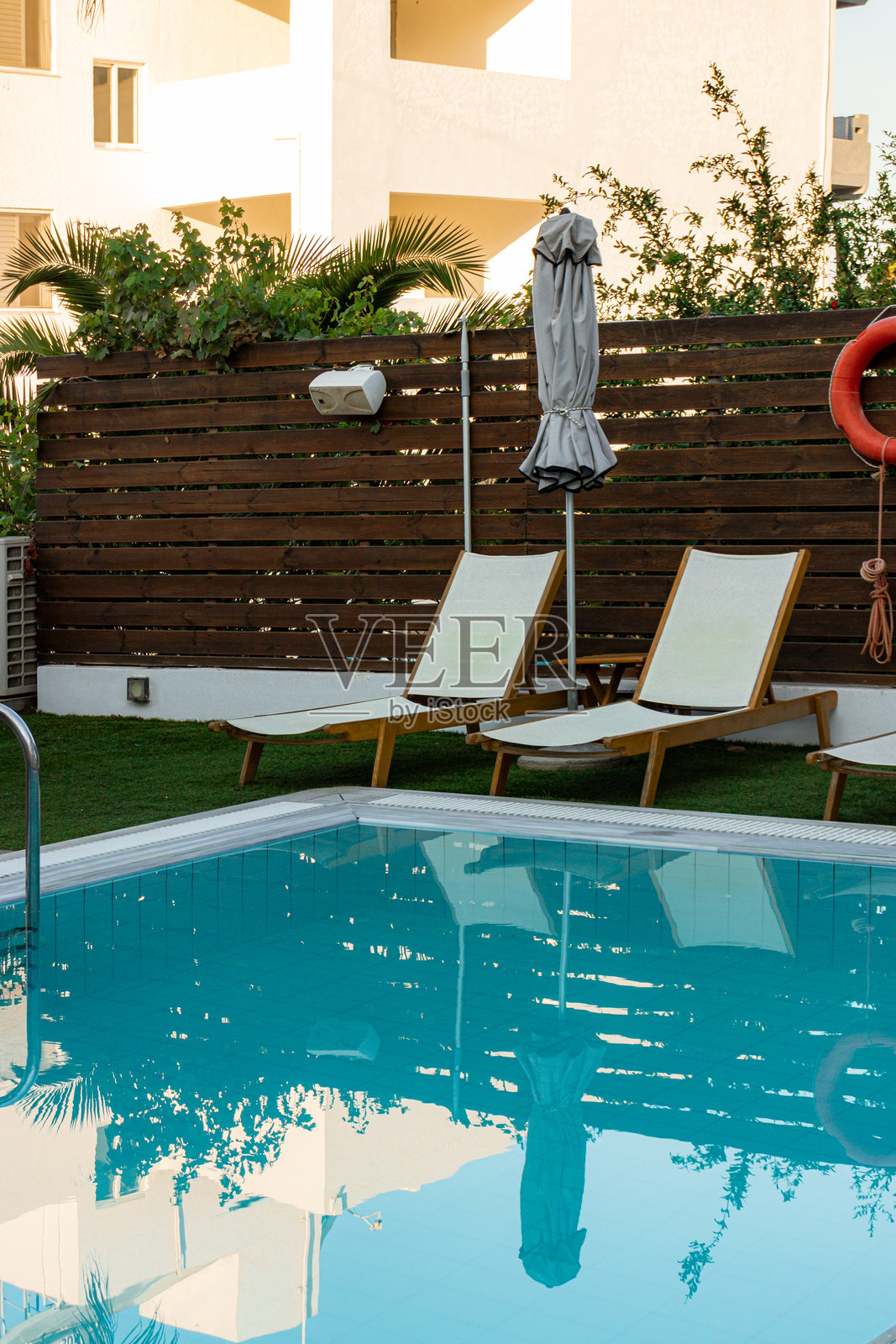 豪华酒店游泳池区域照片摄影图片