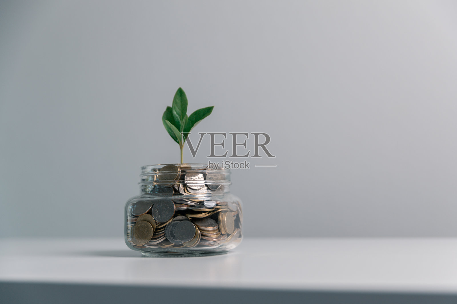 商业概念增长涉及战略财务管理、贷款、投资、银行、房地产、经济发展、鼓励储蓄、购房、购车、教育、收入、投资组合、经济回报。照片摄影图片