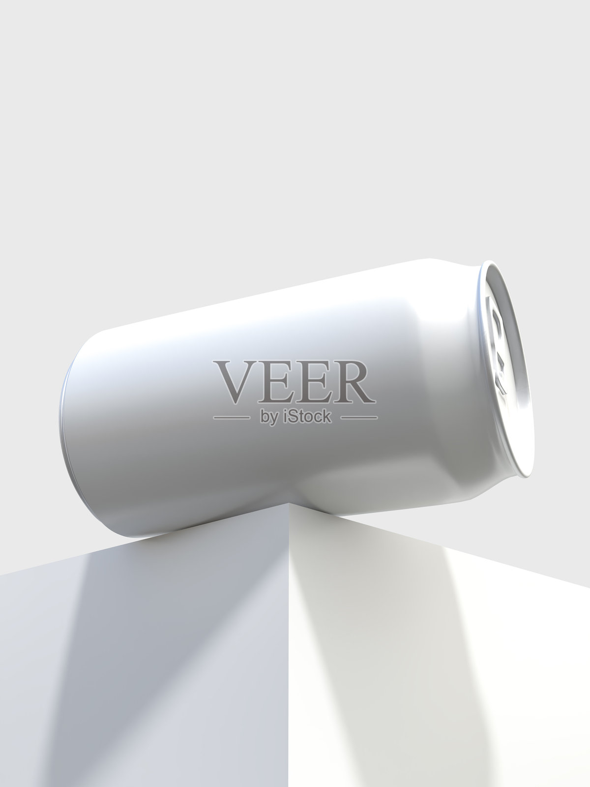 3D真实铝金属饮料产品包装容器在讲台上。用于展示品牌果汁、啤酒、能量饮料、可乐、汽水、咖啡、鸡尾酒或饮料罐的模型,背景为单色。照片摄影图片