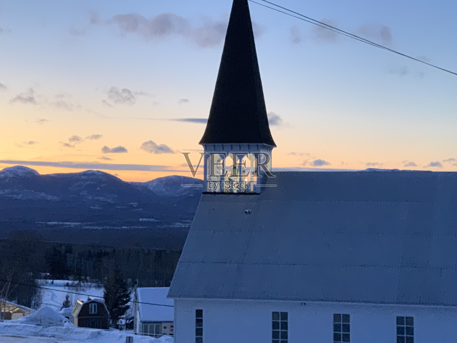 村庄的日落照片摄影图片