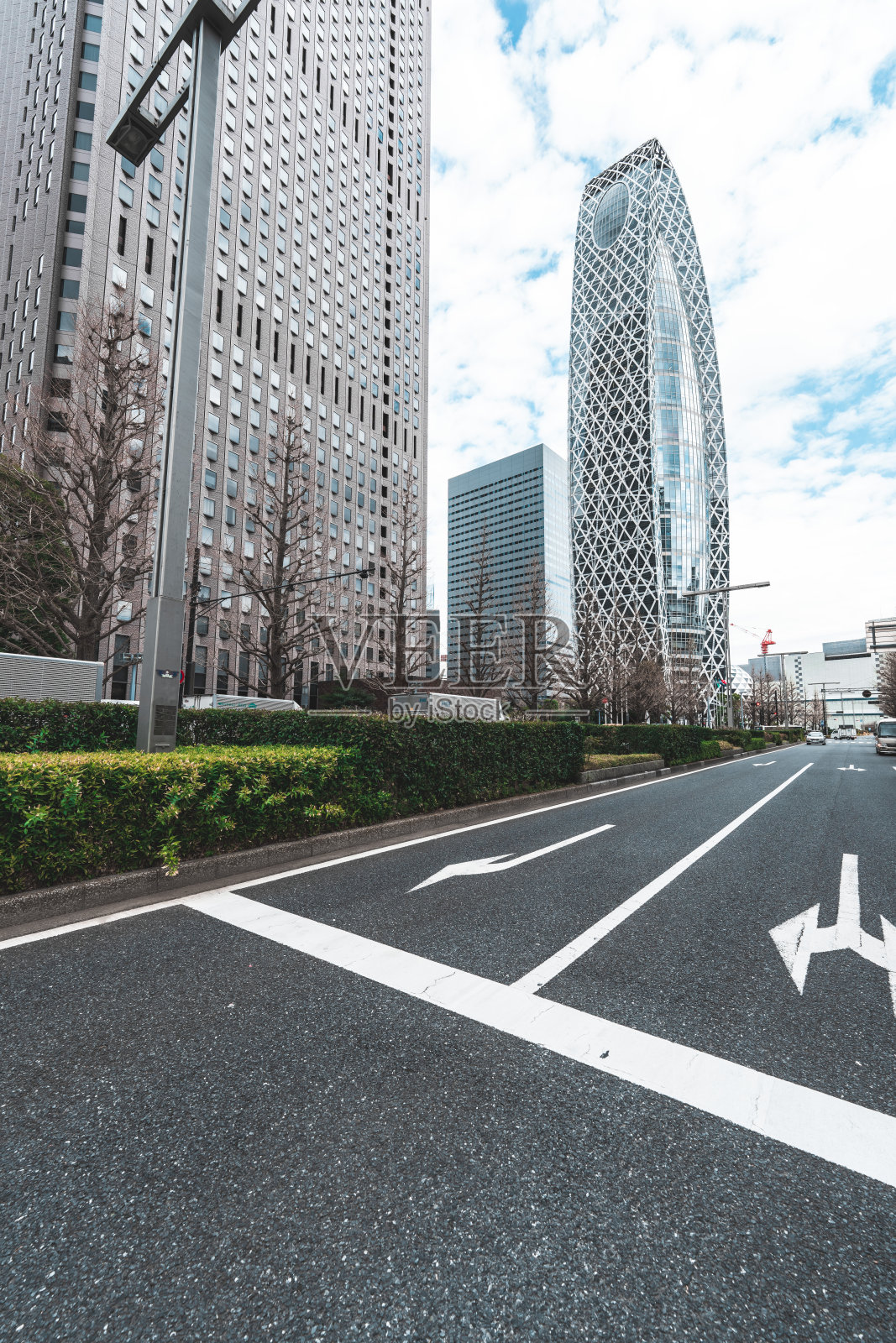 现代摩天大楼在日本东京商业区拔地而起照片摄影图片