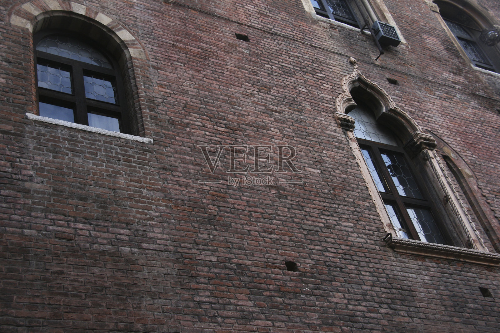 意大利维罗纳的一座历史砖砌建筑照片摄影图片