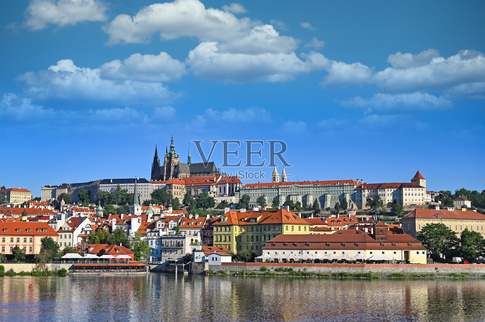 布拉格城堡、赫拉德查尼和捷克共和国布拉格的老城区照片摄影图片