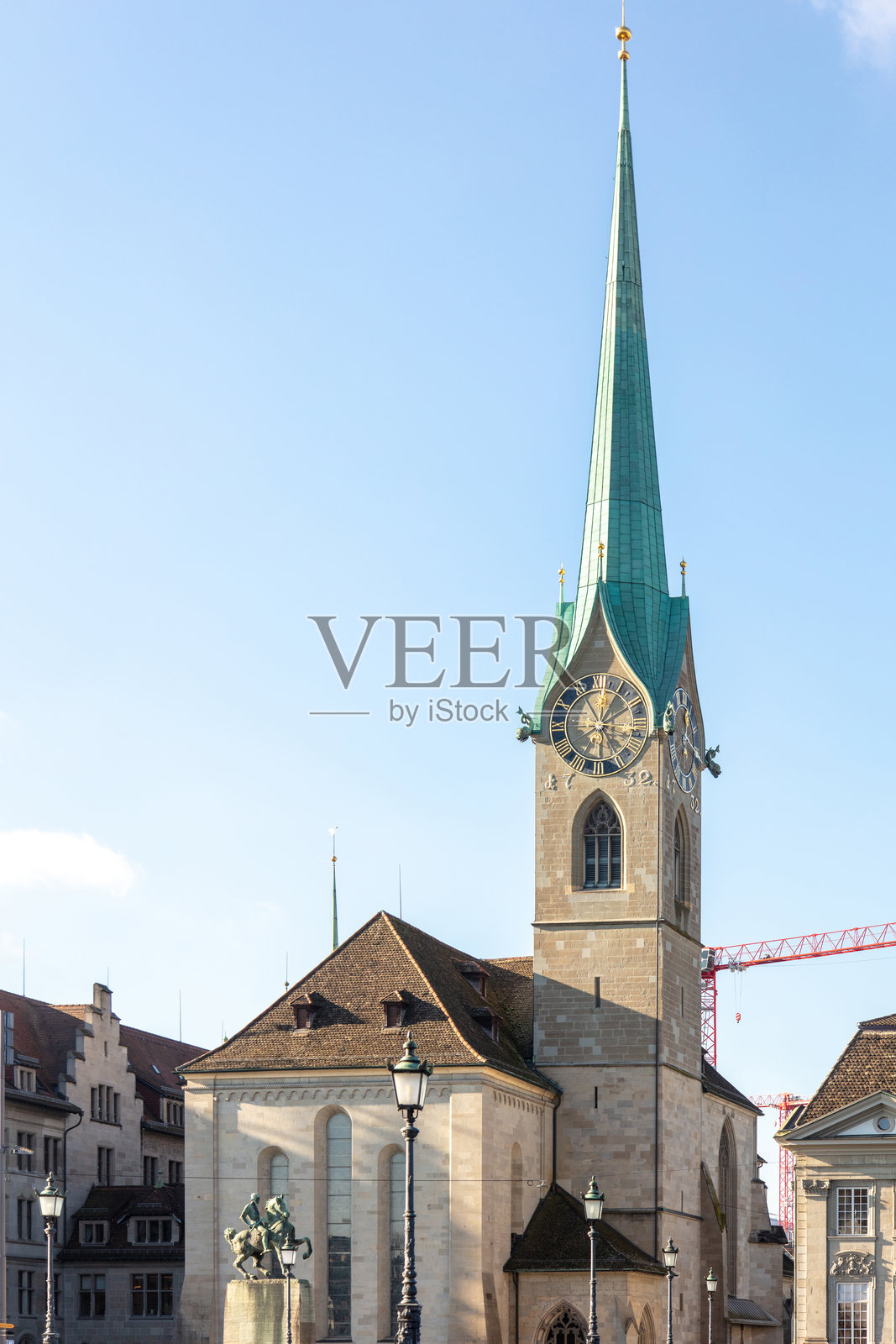 苏黎世。老城区的弗劳明斯特教堂和钟楼。瑞士照片摄影图片