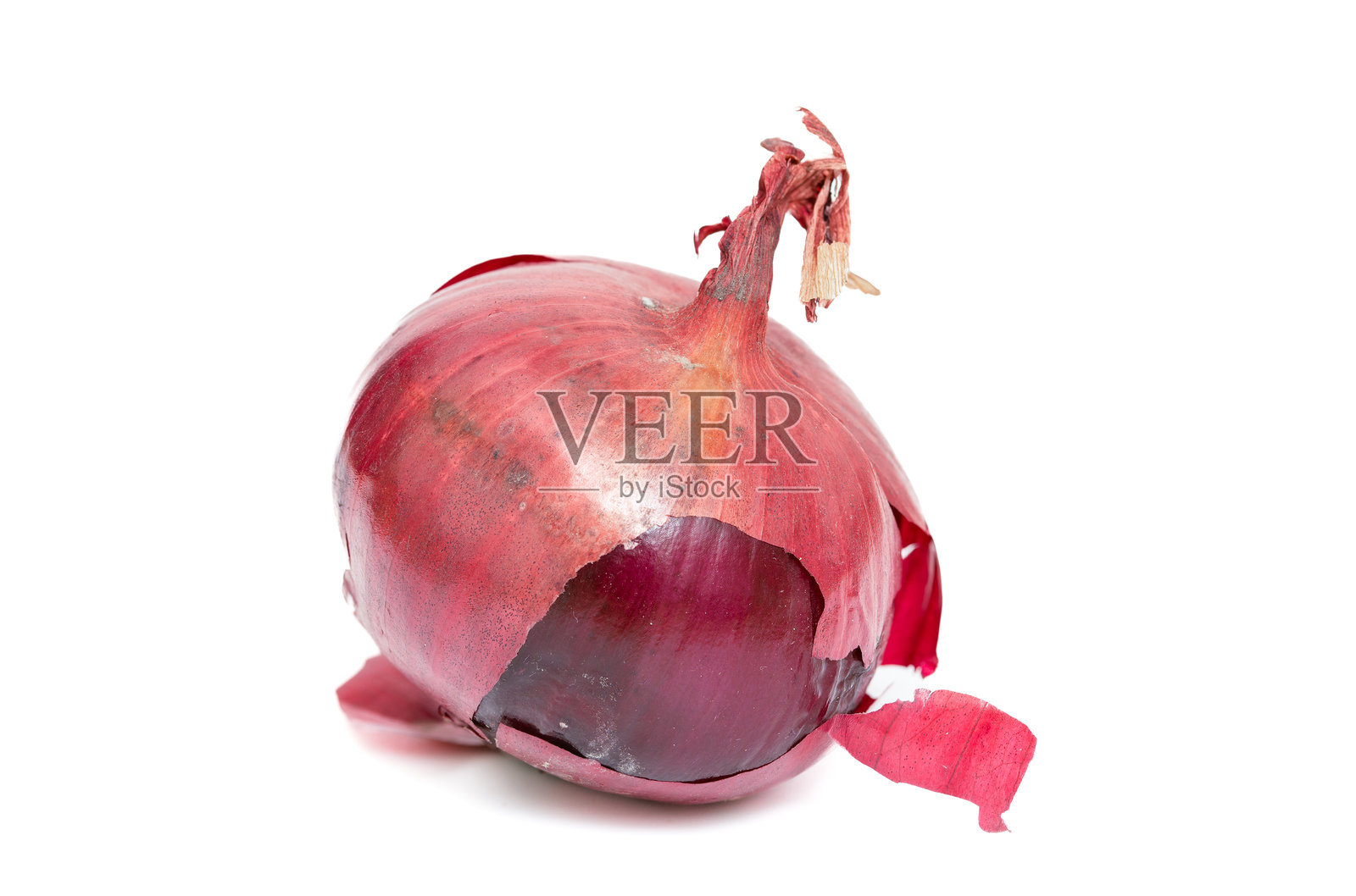 白色背景上的红洋葱,带皮的蔬菜,新鲜洋葱照片摄影图片