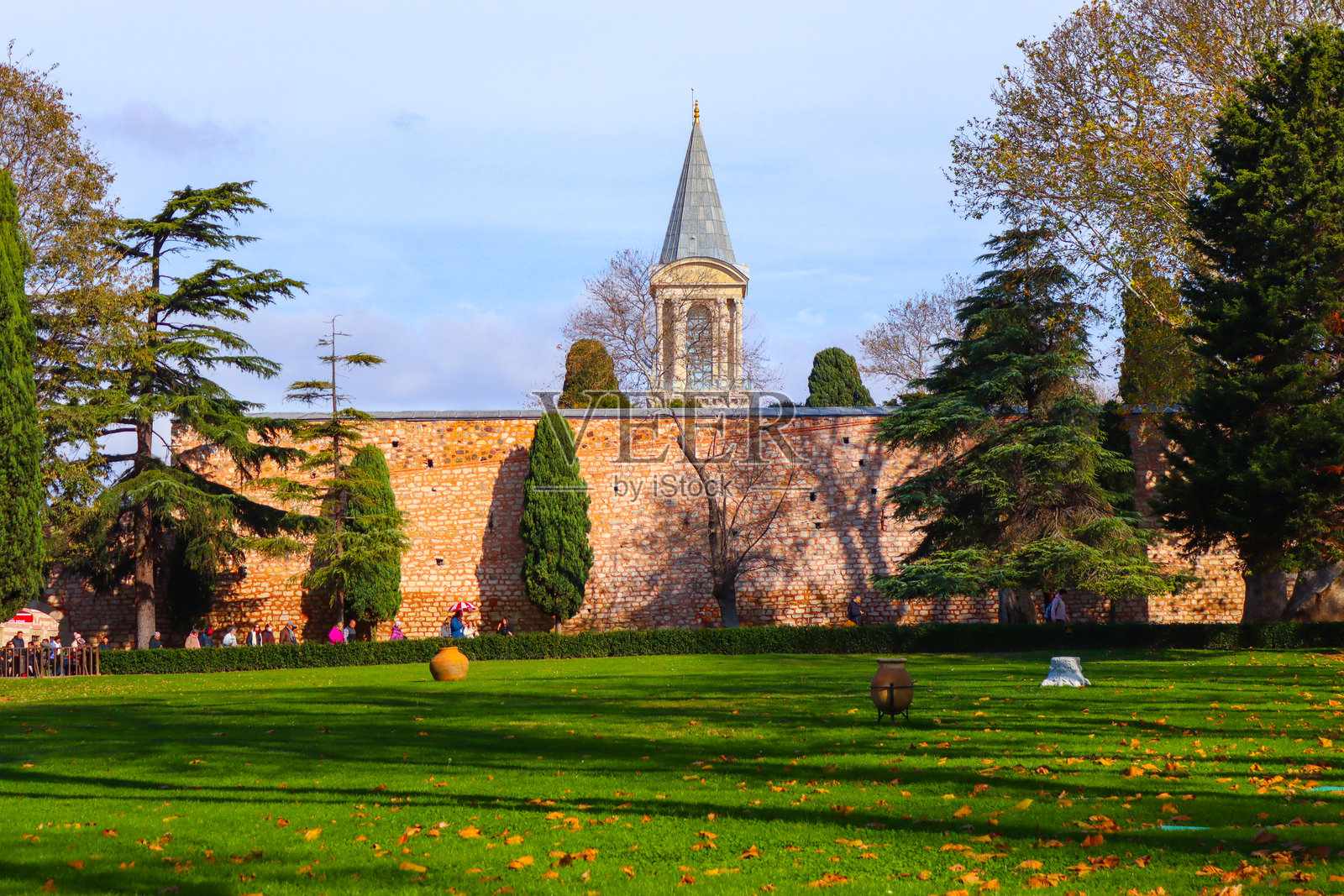 伊斯坦布尔的历史遗址与草地照片摄影图片