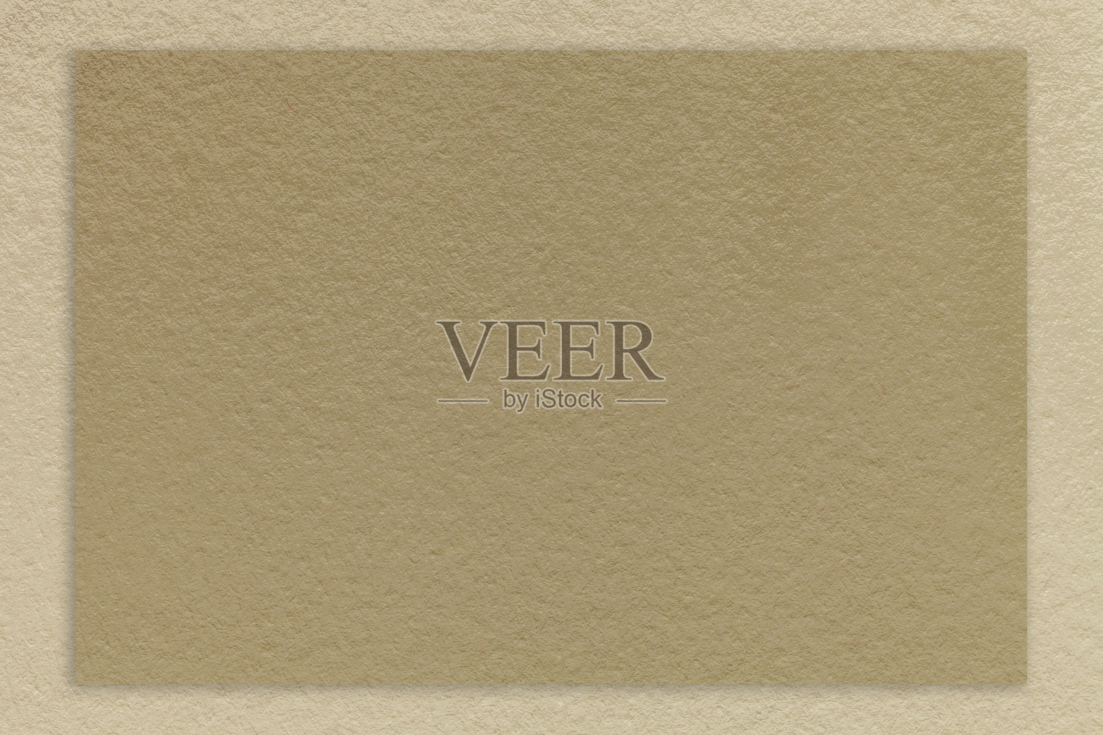 棕色工艺纸背景的质感,带有米色边框,特写。复古密集牛皮纸砂质纸板的结构。照片摄影图片