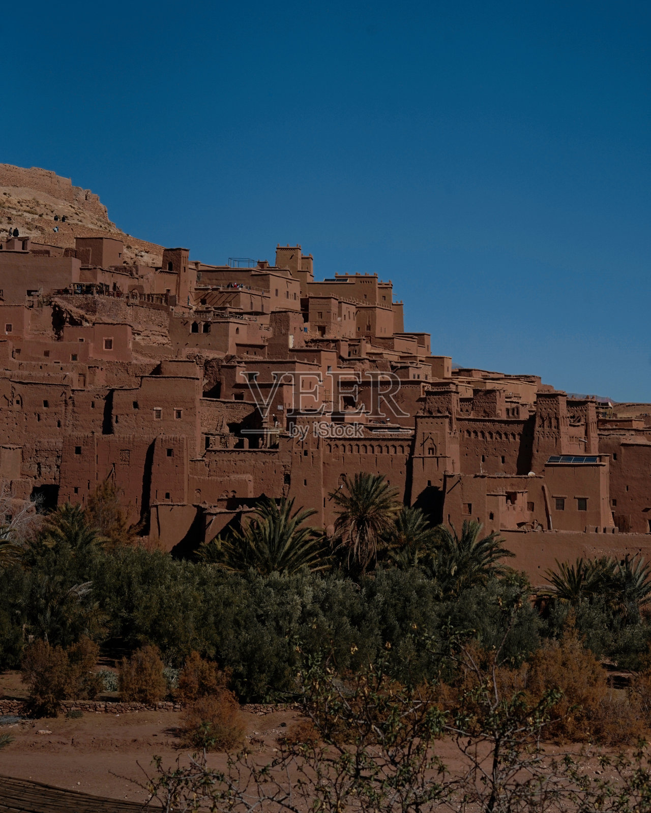 麦地那、山脉与魔法。照片摄影图片