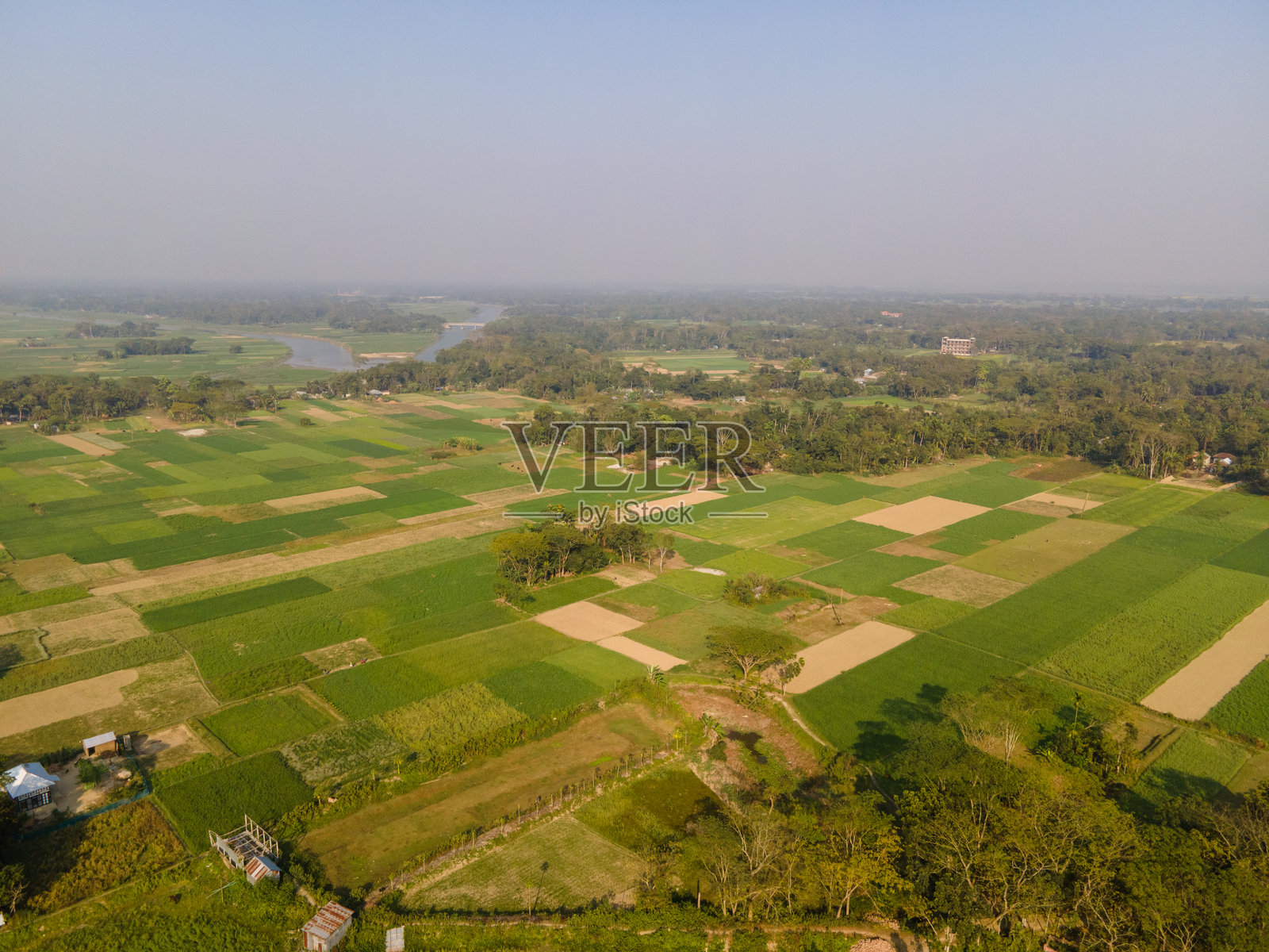 孟加拉国乡村生机勃勃的拼布农田航拍视图 - 农业景观、季风季节和可持续农业风光照片摄影图片