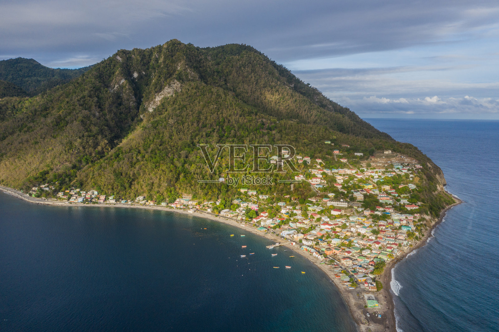 多米尼加西南部斯科茨海头村的鸟瞰图照片摄影图片