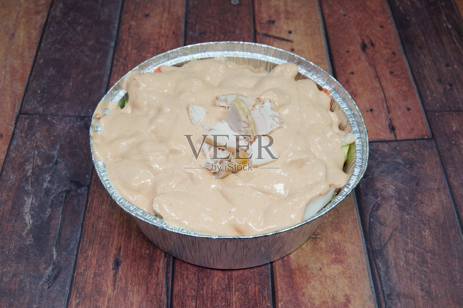 一碗上面有奶油酱的食物照片摄影图片