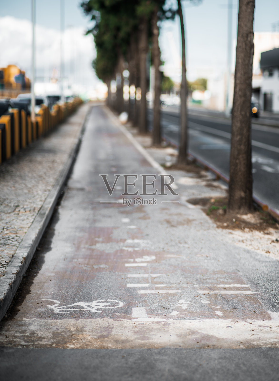 磨损的自行车道,标记模糊不清照片摄影图片