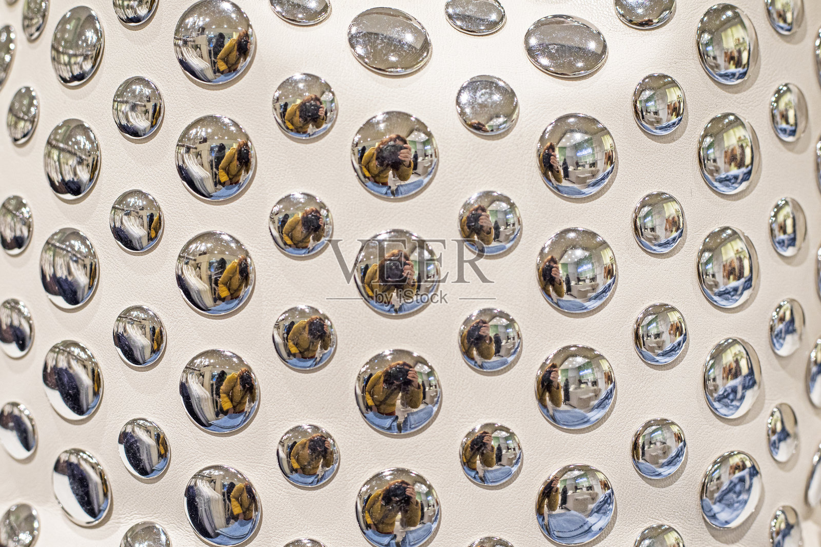 金属圆形镜子形状的背景摄影照片摄影图片