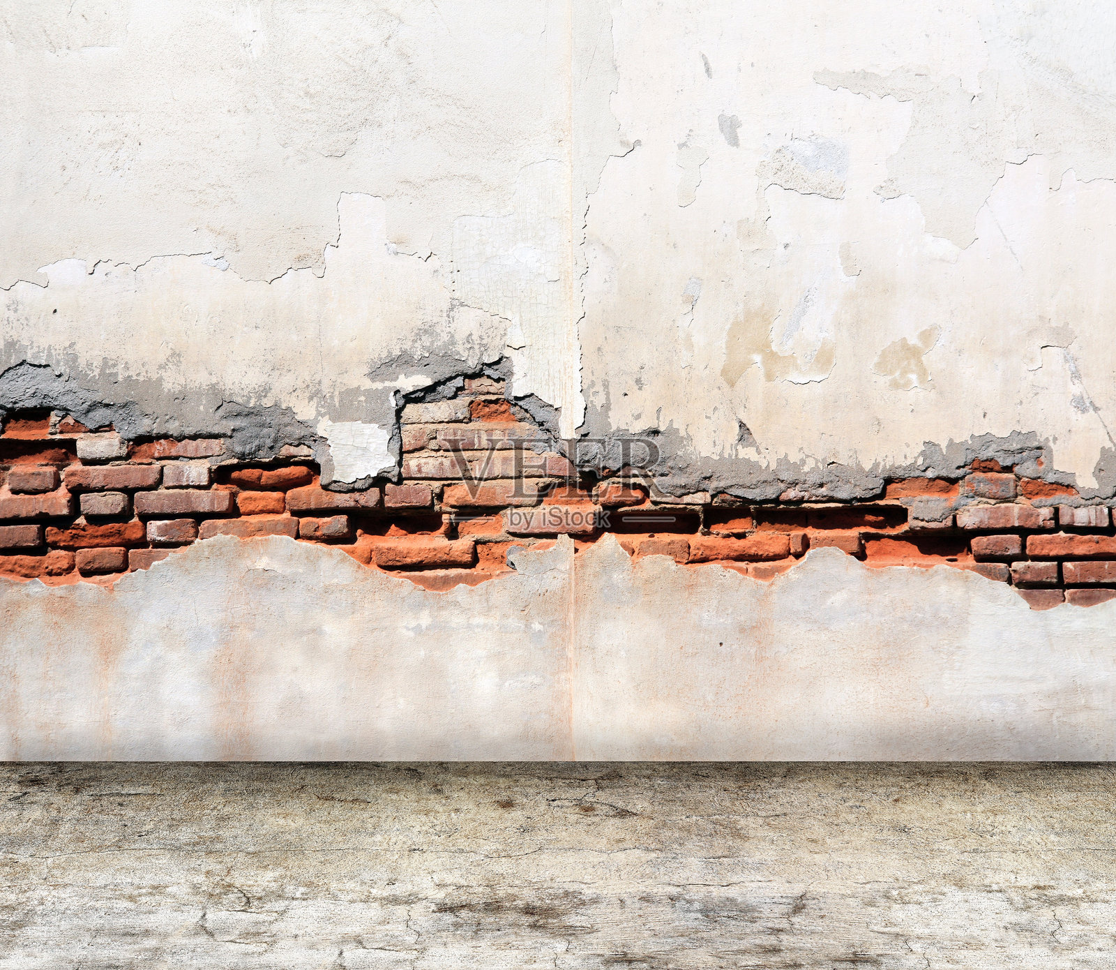 空荡荡的室内场景,老旧的砖墙上有裂开的灰泥,混凝土地面。开放空间,水泥墙和地面。粗糙的风化城市墙壁背景。磨损的室内背景。3D渲染。照片摄影图片