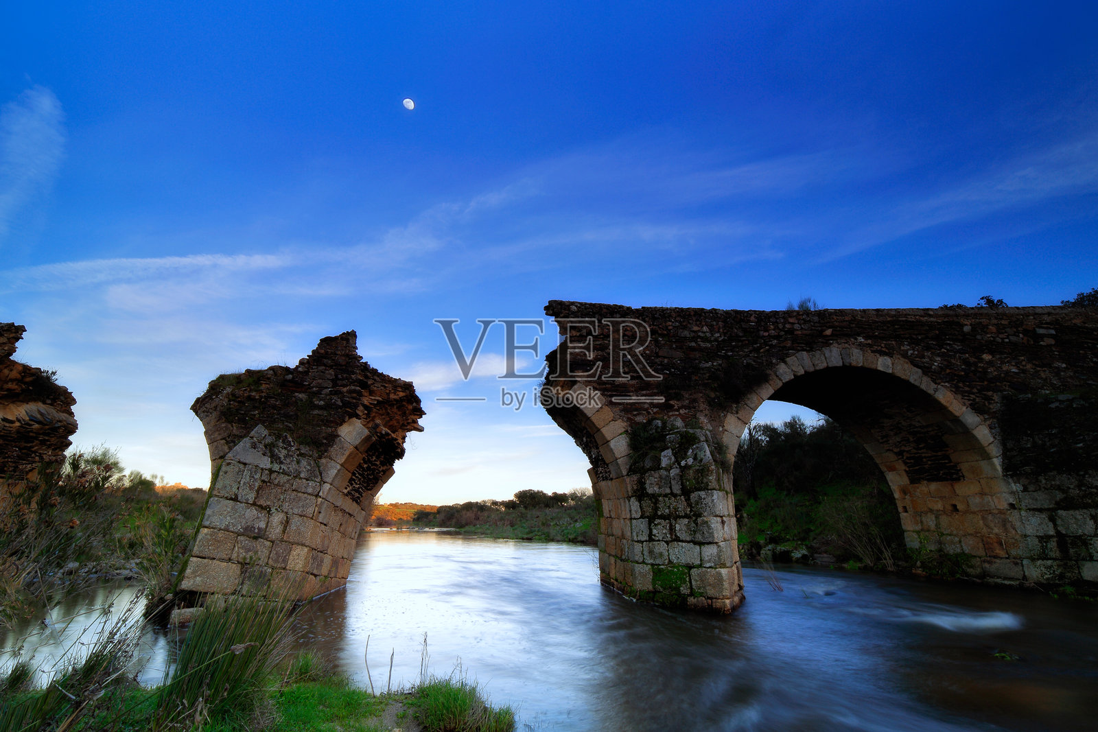 被时间打破照片摄影图片