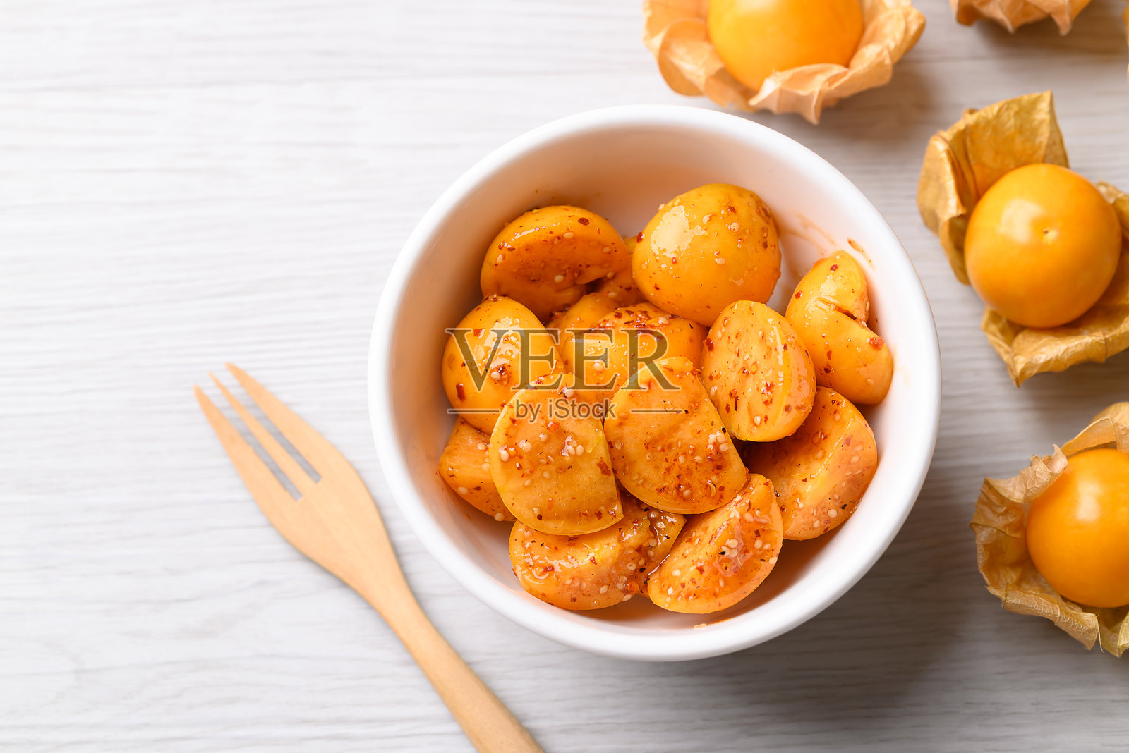 金果(Physalis peruviana)与辣椒粉和糖照片摄影图片