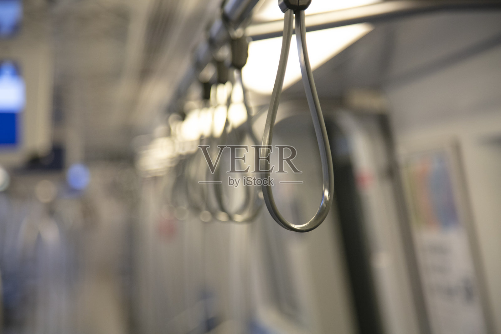 空荡荡的地铁车厢内部照片摄影图片