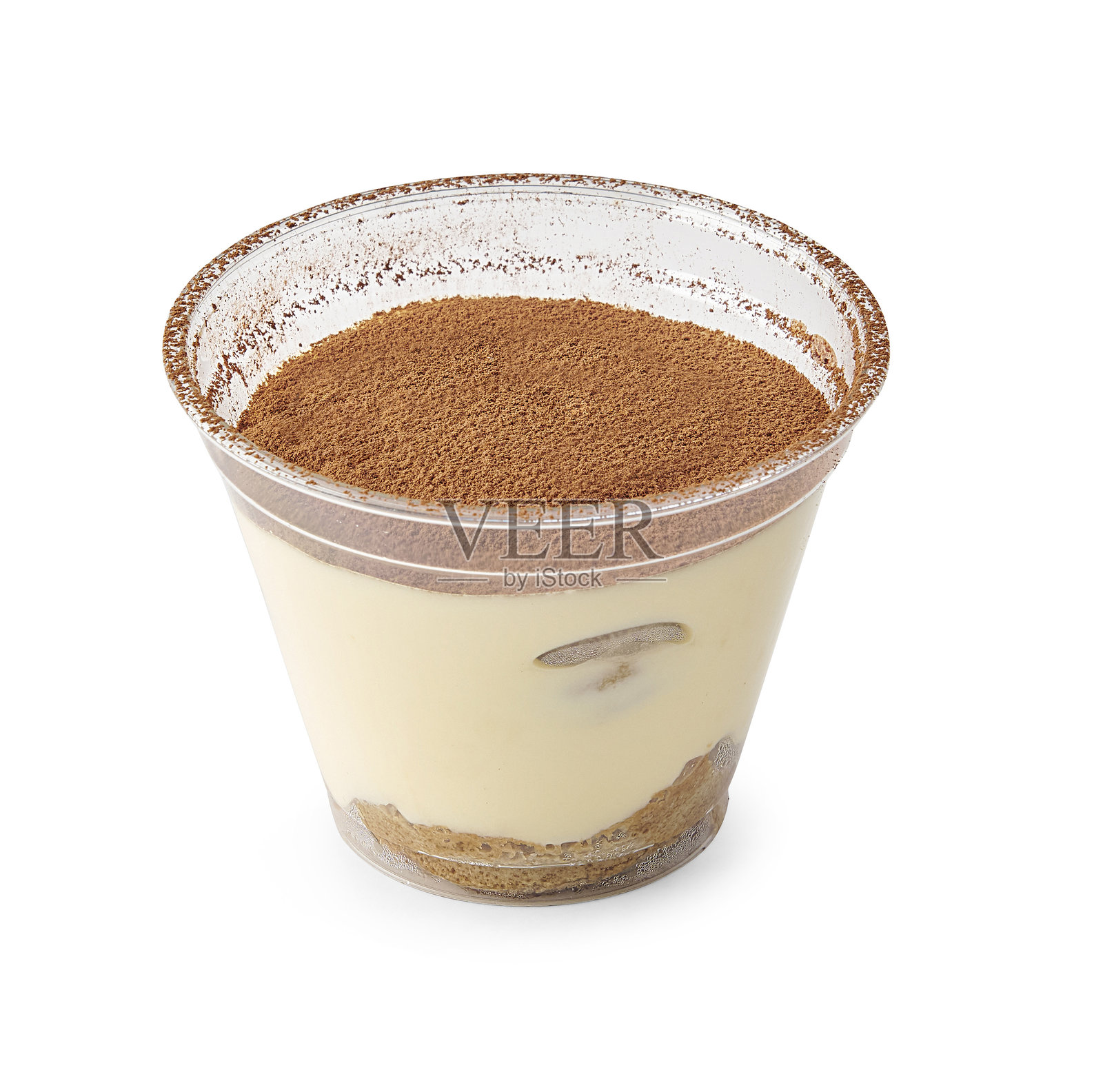 杯子里装着水果布丁,背景为纯白色。照片摄影图片