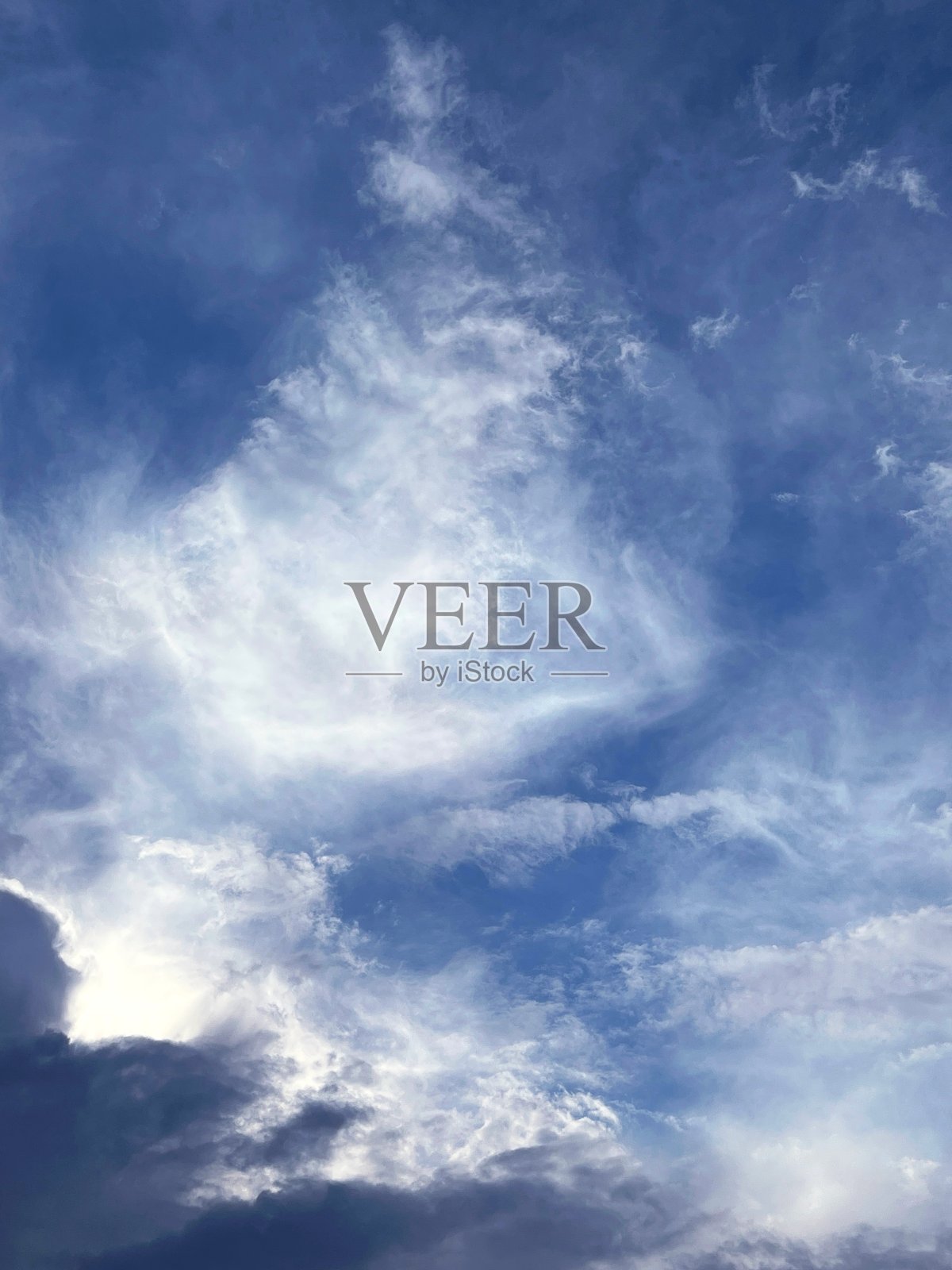 天空中的云彩照片摄影图片