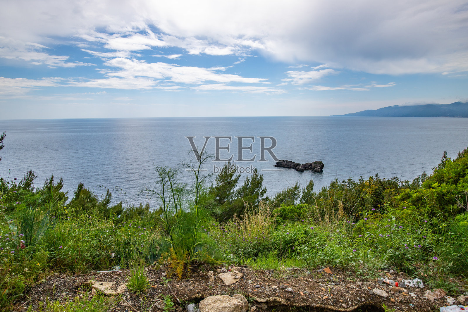 意大利萨勒诺的海岸风景,海滩和大海的美丽景色,令人惊叹的地中海风光。照片摄影图片
