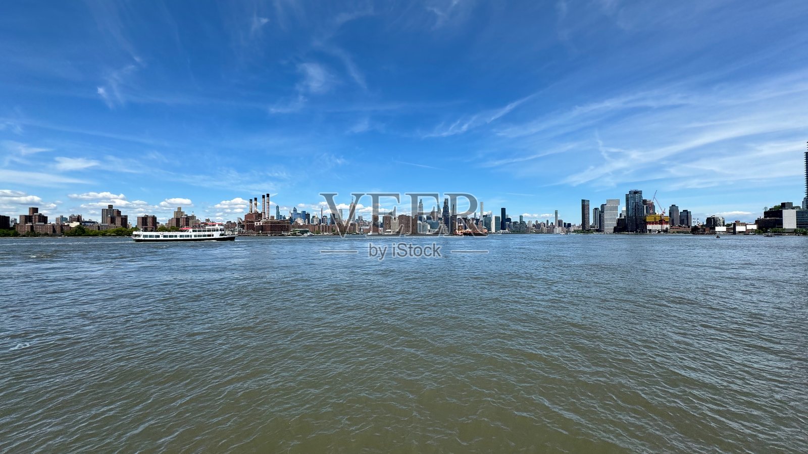 从渡轮上俯瞰曼哈顿天际线照片摄影图片