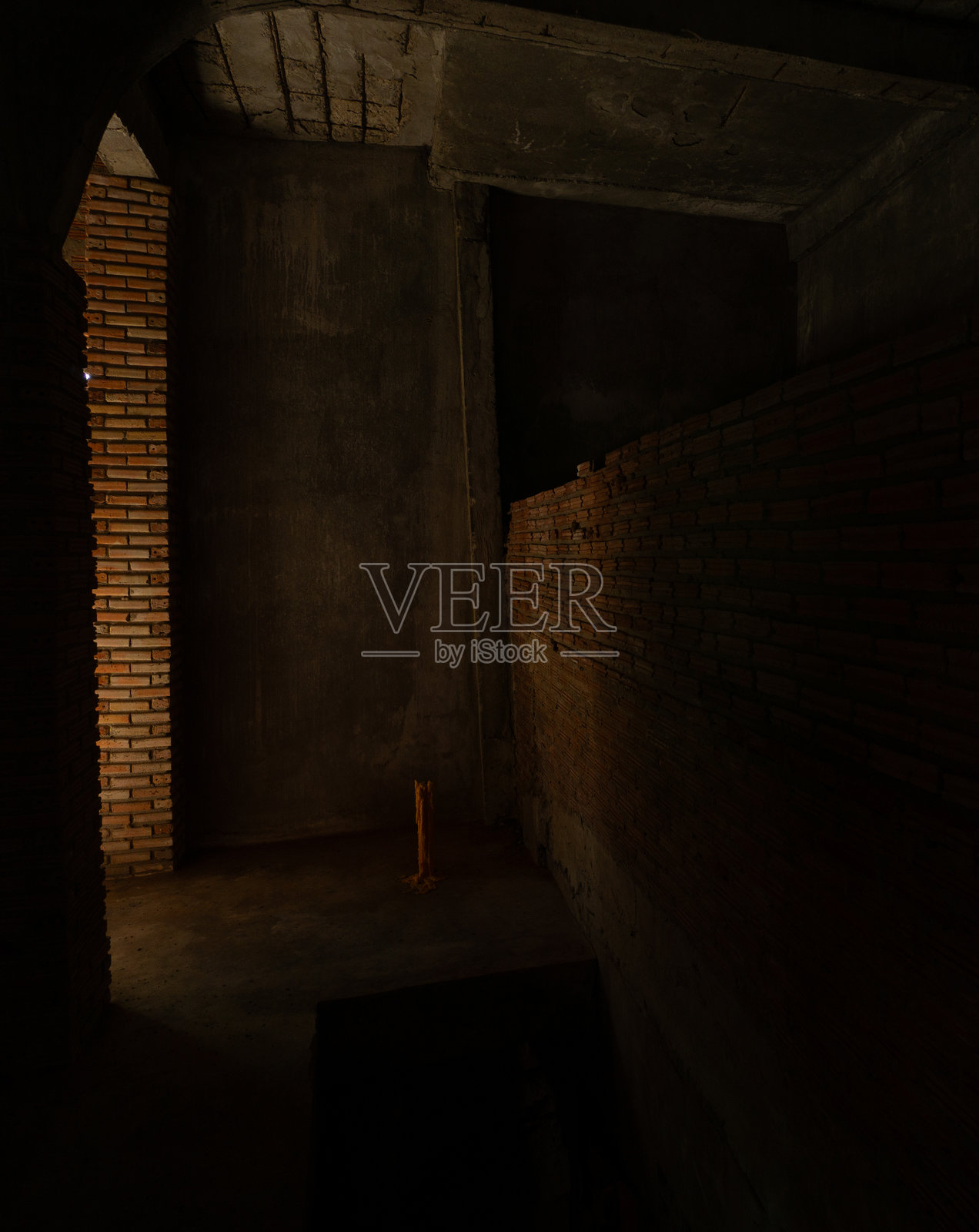 用粘土砖修复和加固历史洞窟寺庙照片摄影图片