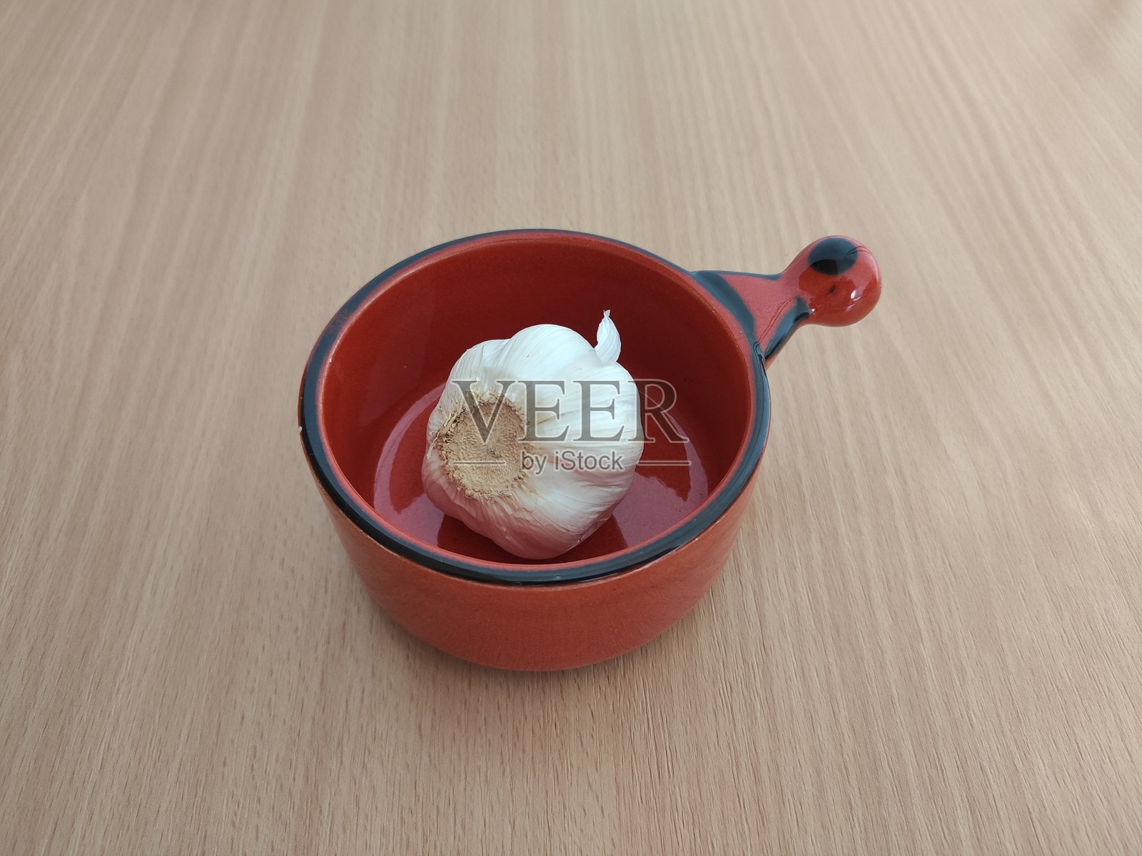 桌子上的大蒜照片摄影图片