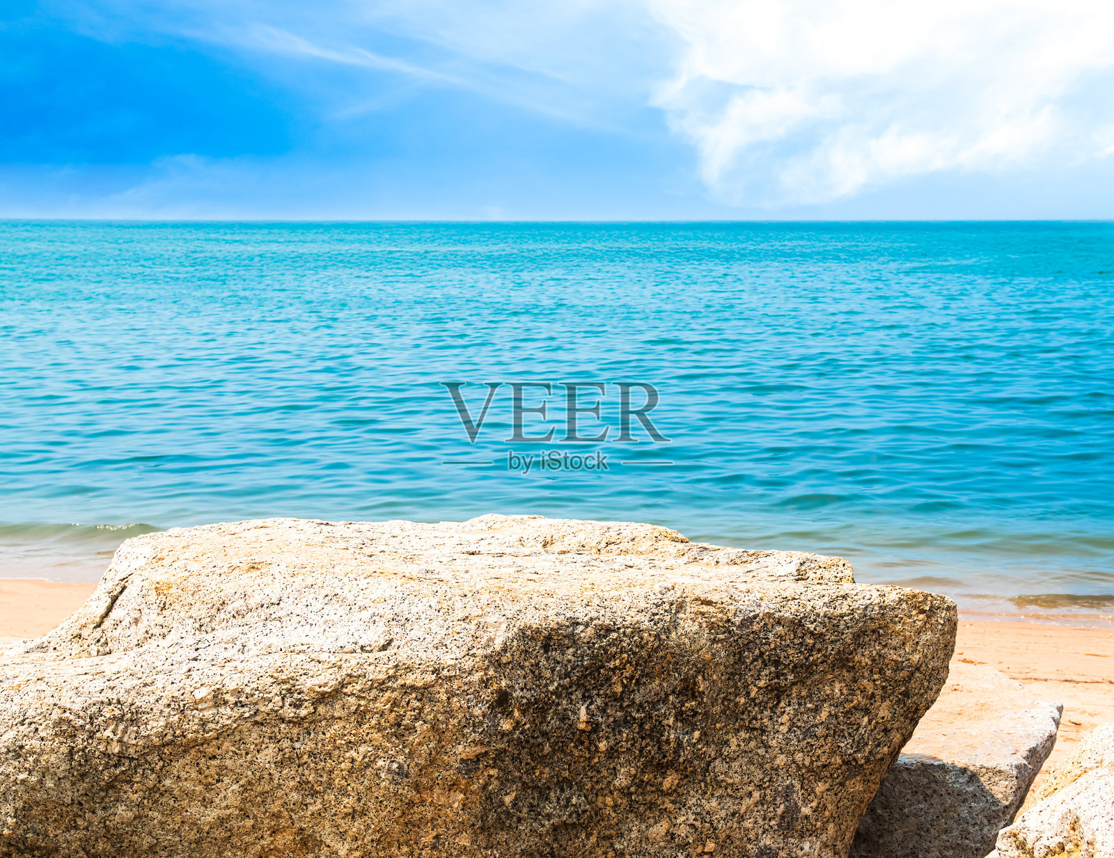 夏季海上的石头舞台照片摄影图片