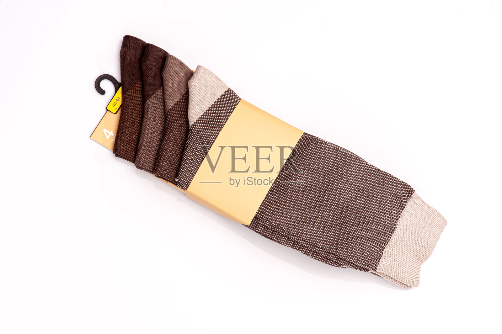 四双男士袜子在白色背景上照片摄影图片